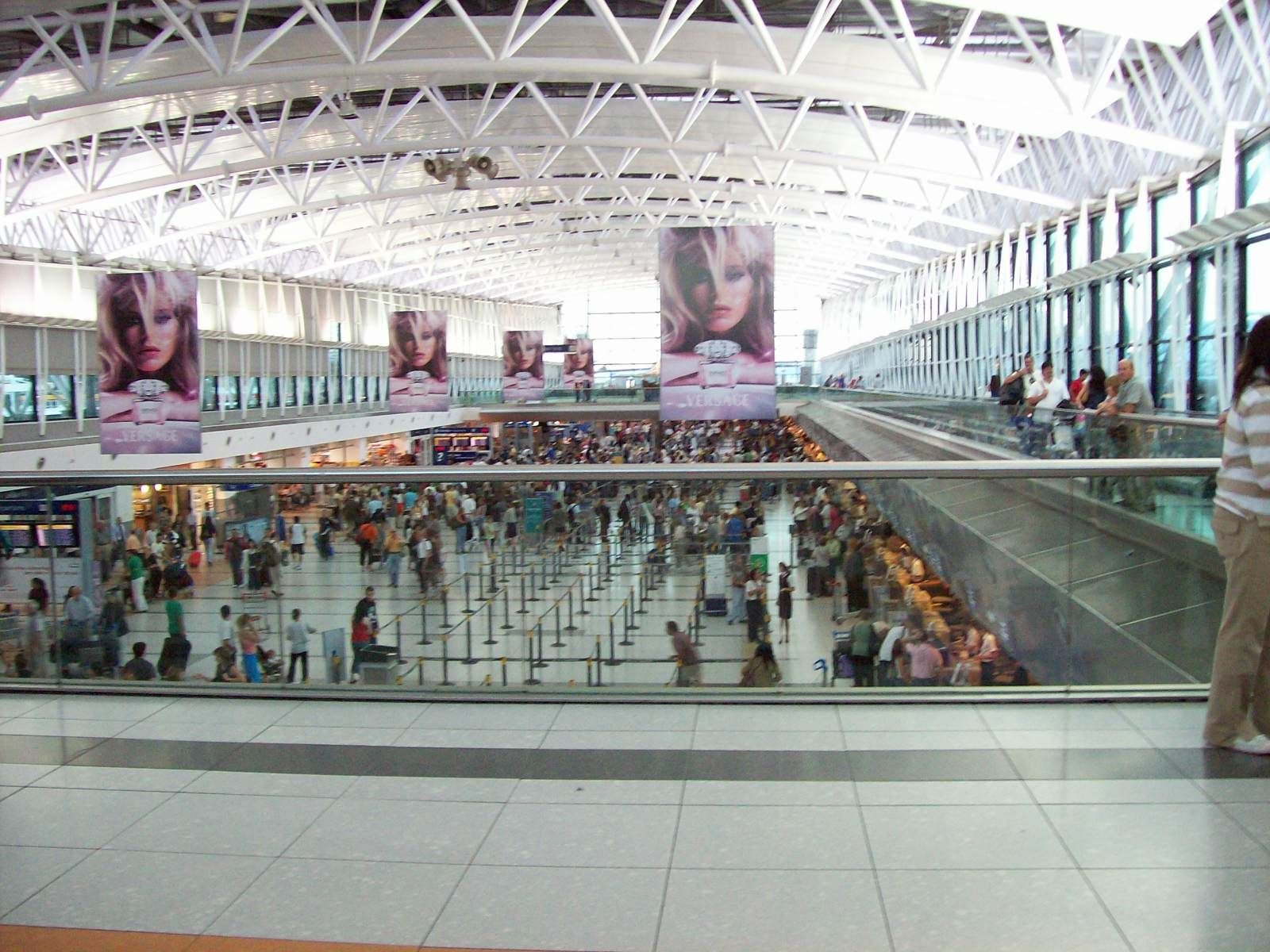 Aeroporto de Buenos Aires: saguão do Terminal A do Aeroporto Internacional de Ezeiza
