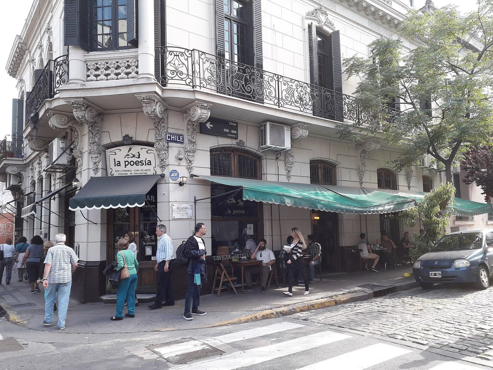 Café La Poesía, tradicional café de esquina no bairro de San Telmo