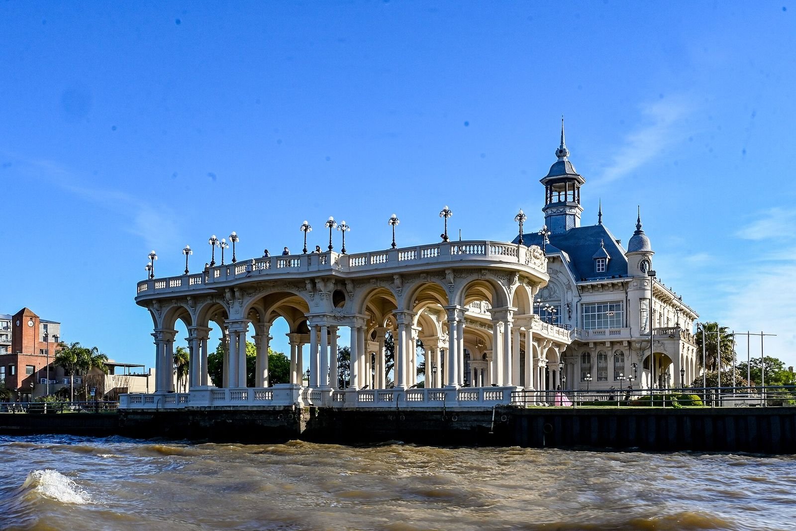 Museu de Arte Tigre, antigo Tigre Club, visto do rio