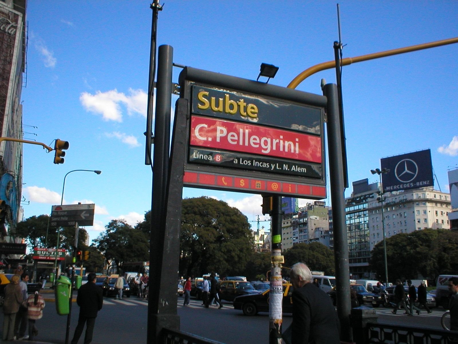 Placa de entrada de estação do Subte na Avenida 9 de Julio