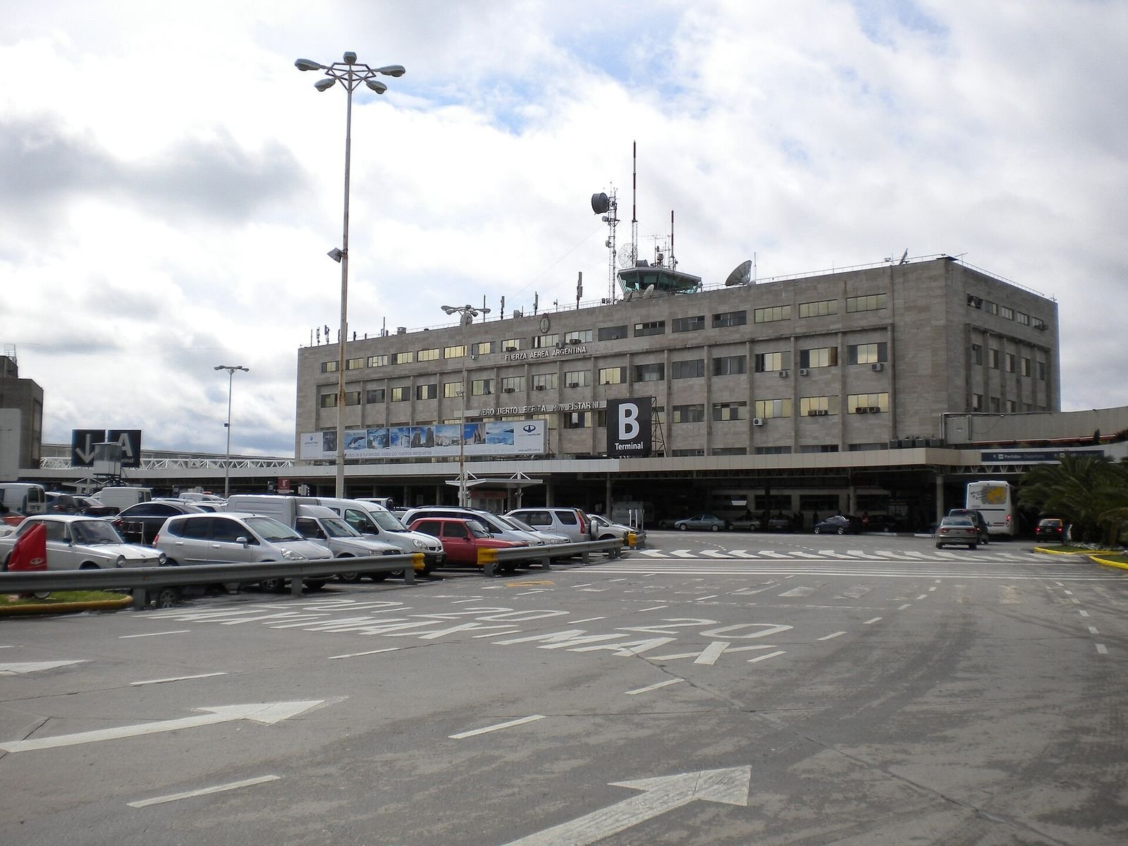 Precisa de passaporte para Buenos Aires? Terminal B do Aeroporto de Ezeiza, porta de entrada dos brasileiros
