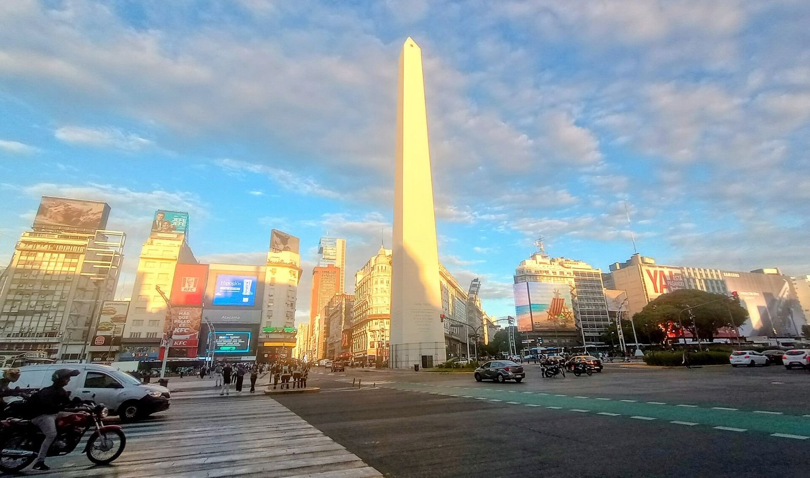 Roteiro Buenos Aires: o Obelisco e a Avenida 9 de Julio ao pôr do sol