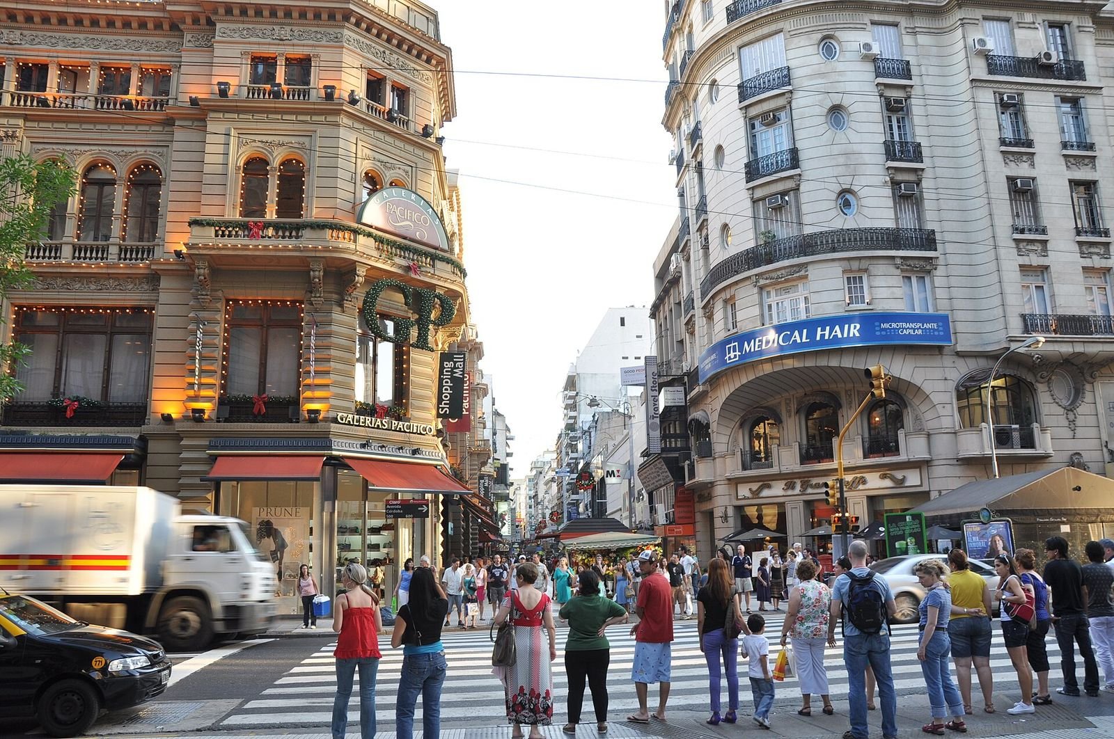 Prédio das Galerías Pacífico na esquina da Rua Florida